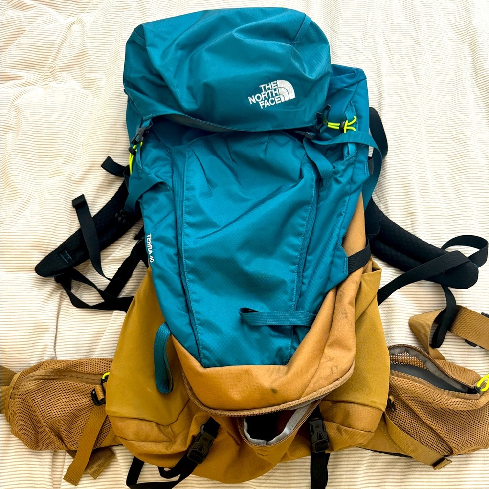 Hiking backpack The North Face 65L